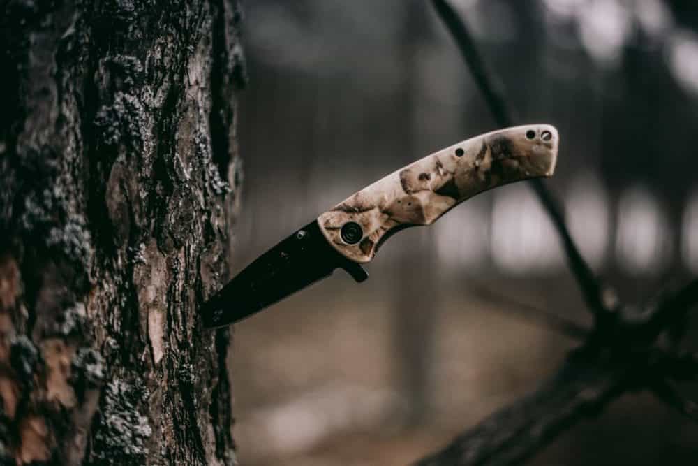 Messer im Baum